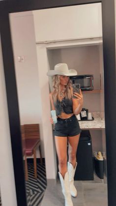 #cowboy #country #concert Leather Jacket Cowgirl Outfit, Kidd G Concert Outfit, Country Concert Fits Black Boots, Country Concert Outfit With Trucker Hat, Country Concert Outfit Inspired, Rock Concert Picture Ideas, Lainey Wilson Outfits Concert Ideas, Country Concert Inspo Pics, Hudson Westbrook Concert Outfits