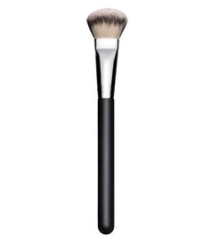 A "double agent" cheek brush with short and dense fibres for the perfect blending and contouring of blush. Features a combination of 50/50 fibres to deliver two unique results on skin: One side provides a soft&#x2C; diffused look&#x2C; while the other fuses colour onto skin for a polished&#x2C; luminous complexion. The ideal cheek brush for Studio Sculpt powders. MAC professional brushes are hand-sculpted and assembled using the finest quali Double Agent, Collage Diy, Brush Kit, Dillard's, Powder Brush, Makeup Brushes, Beauty Makeup, Split, Blush