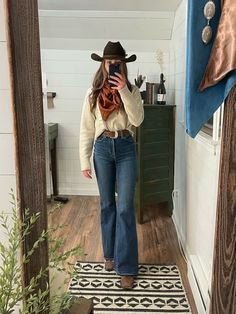 Wedding Guest Cowgirl Outfit, Casual Western Fall Outfits, Winter Outfit Country, Petite Western Outfits, Native Western Fashion, Construction Work Outfit Women, Western Outfits Wild Rag, Western Outfits Women Formal, Country Outfits Cold Weather