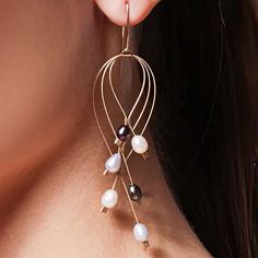 A full size version of Meghan's popular Lattice earrings, featuring six pearls in a variety of colors suspended from gracefully crossing wire arcs. Just the right combination of artful, edgy, and comfortable. So lightweight you'd forget you have them on, but all the compliments will remind you. Made of durable fine steel cable decorated with freshwater pearls in metallic colors and silver accents. All components are hypoallergenic. Length 3.25". Made in USA. Designer details → Pearl Wire Earrings Diy, Freshwater Pearl Earrings Diy, Making Wire Earrings, Diy Wire Jewelry For Beginners, Diy Earrings Pearl, Hammered Wire Jewelry, Metal Jewelry Handmade, Diy Earrings Dangle, Silver Wire Jewelry