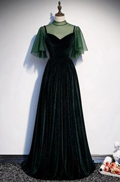 Long Party Gowns, Dark Green Velvet, Mode Tips, Velvet Prom Dress, Green Bridesmaid Dresses, فستان سهرة, A Line Prom Dresses, Grad Dresses, Formal Dresses Prom