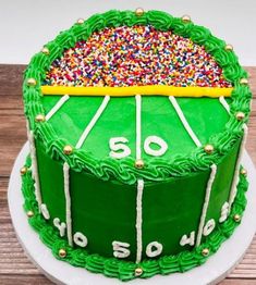 This Super Bowl cake is the MVP of desserts! Featuring a football pitch design and delicious layers of cake and frosting, it’s a crowd-pleaser for any game day party. #SuperBowlFood #FootballDessert Super Bowl Cake Ideas, Football Party Cake, Super Bowl Cake, Football Party Snacks, Superbowl Cake, Football Desserts, Pitch Design, Football Cakes, Super Bowl Appetizers