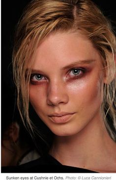 heroin chic #makeup Vampire Beauty, Vampire Makeup Halloween, Sunken Eyes, Vampire Makeup, 2010 Fashion, Chic Makeup, Stage Makeup, Costume Makeup, Blood Red