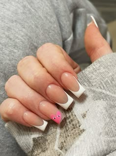 #nails #valentines #pink #french #naildesign #nailart #vsco #aesthetic #cleangirl #heart Nails Valentines Pink, Holidays Nails, Bday Nails, Kiss Nails, French Tip Nail Designs, Nails Valentines, Vsco Aesthetic