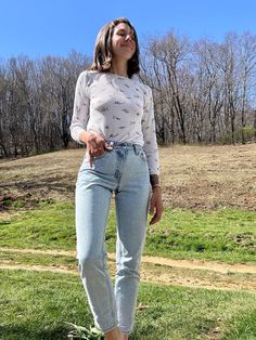 Vintage Levi 550s. Relaxed fit- Tapered leg- super light wash & imo perfection.  The classic 80/90s mom jeans!  🌱 100% cotton  Shown on a 26 waist | 38 hips | 30 inseam  >> teeny discoloration on back right booty- goes unnoticed. Shown in pictures.  Measurements 📏  * 🏷️ 5  * 12" waist  * 11" rise  * 19.5" hips  * 29" inseam Medium Wash Mom Fit Jeans For Spring, Casual Mom Fit Jeans For Summer, Spring High Rise Mom Jeans, Spring Cotton Mom Jeans, Spring Mom Fit Cotton Jeans, 90s Style Everyday Summer Bottoms, 90s Style Summer Bottoms, Everyday 90s Style Summer Bottoms, 90s Style Everyday Bottoms For Summer