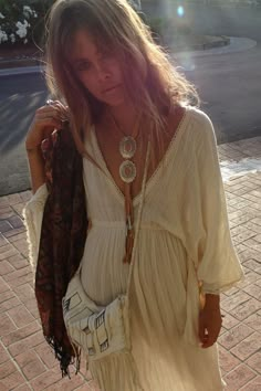 Star Catcher, Boho Fits, Stile Boho Chic, Look Boho Chic, Mode Hippie, Walking Down The Street, Mode Boho, Daisy Jones, Fall 24