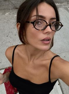 Chic Reading Glasses, Glasses Frames For Women Trendy, Cool Girl Glasses Frames, Dark Academia Glasses Aesthetic, Tortoise Glasses Aesthetic, Black Round Glasses Women, Eye Wear Glasses 2024, Round Reading Glasses, Sunglasses Shapes For Face