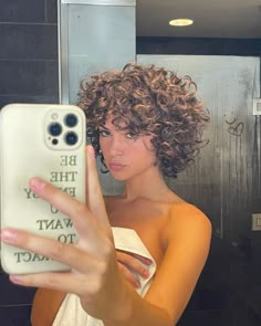 Short Curly Cuts, Curly Pixie Hairstyles, Dyed Curly Hair, Curly Hair Photos, Really Short Hair, Short Curly Haircuts, Curly Haircuts, Haircuts For Curly Hair