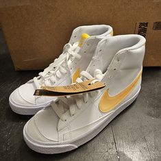 Nike Blazer Mid Nn Gs/ White Color/ Size 6.5y/ Unisex Mid Blazers, Mid Blazer 77, Shoes Nike Blazer, Blazer 77, Pretty Sneakers, Nike Blazers, Belly Shirts, Preppy Shoes, Nike Blazer Mid 77