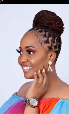 Space Buns Braided Black Women, Knotless Box Braids For Beginners, Notlessbox Braids Styles, Space Buns Braided, Cornrows In A Bun, Box Braids For Beginners, Cornrow Updo On Natural Hair, Stylish Cornrows, Space Bun Hairstyles