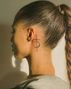 Back Ear Tattoo, Small Neck Tattoos, Behind Ear Tattoos, Throat Tattoo, Back Of Neck Tattoo, Neck Tattoos, Discreet Tattoos, Elegant Tattoos