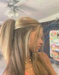 Cute Hairstyles For Fair, Hair Styles For Highschool, Cute Outfits With T Shirts, Good School Hairstyles, Basic White Girl Hairstyles, Cute Highschool Hairstyles, Straight Hairstyles White Girl, School Hairstyles Down, Back To School Hairstyles Straight Hair