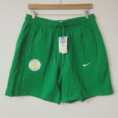 Nike University Of Oregon College Fleece Shorts Fn8116-374 Size Xl Green Condition: New With Tags. Oregon College, University Of Oregon, Shorts Nike, Fleece Shorts, Active Wear Shorts, Shorts Athletic, Nike Shorts, Men's Nike, Green Color