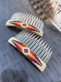 Beautifully beaded hair combs, perfect for holding your hair back with style and adding some colour. Gorgeous colours and design, timeless. White beaded background with red, black and yellow accents. Native American Hair, Beaded Hair Combs, Bead Hair, Bead Hair Accessories, Silk Purse, Beaded Hair, Western Accessories, Native American Design, Native American Beading