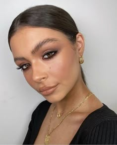 Makeup For Big Face, Smoked Out Eyeliner, Mocha Makeup Look, Nye Makeup, Club Makeup, Sultry Makeup, Going Out Makeup, Arabic Makeup, Bronze Makeup