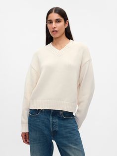 Oversized V-Neck Sweater Luxury Oversized V-neck Tops, Pretty Sweaters, Cream Beige, Oversized Sweater, V Neck Sweater, Vneck Sweater, Gap, Fashion Inspo, Sweaters For Women