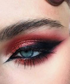 Dark Red Eyeshadow Looks, Red And Black Makeup Looks, Eye Makeup Blue Dress, Red And Black Eye Makeup, Red Smokey Eye Makeup, Pretty Eyeliner, Black And Red Makeup, Black Makeup Looks, Masquerade Makeup