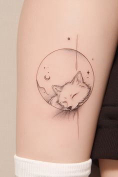 Wolf Tattoo Ideas For Women, Small Fox Tattoo, Nature Lover Tattoo, Bestie Tats, Tatuaje Studio Ghibli, Wolf Tattoo Ideas, Zeus Tattoo, Mama Tattoo