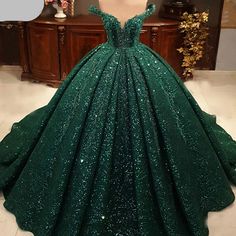 Dark Green Wedding Dress, Dark Green Quinceanera Dresses, Emerald Green Quinceanera Dresses, Emerald Green Quinceanera, Green Quinceanera Theme, Robes Quinceanera, Green Wedding Dress, Dresses Sweet 16, Green Quinceanera