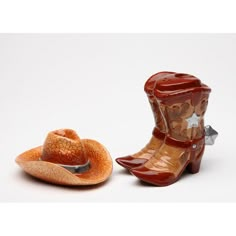 Yee-haw! Add a fun western-style touch to your kitchen with these hand-painted ceramic Cowboy Hat and Boots salt and pepper shakers! Great for home Decor gifting or spicing up your kitchen/dining table. Perfect for the cow(boy) in your life! Cowboy Kitchen Decor, Cowboy Kitchen, Western Kitchen Decor, Homesteading Animals, Cowboy Coffee, Cowboy Decor, Western Kitchen, Cowboy Decorations, Chapeau Cowboy