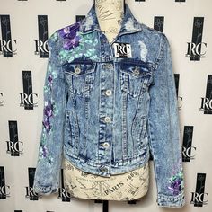 Custom made Embroidered Denim Jacket for Women in size Small.  New Collection for Denim Jackets with a pop of color and moder looks, can be used over and shirt, hoodie, dress and great for any season. Made by Rubi Embroidered Outerwear For Spring Streetwear, Trendy Long Sleeve Denim Jacket With Floral Print, Trendy Denim Floral Print Outerwear, Trendy Hooded Blue Denim Jacket, Trendy Blue Hooded Denim Jacket, Trendy Long Sleeve Floral Denim Jacket, Casual Spring Outerwear With Patches, Hooded Denim Blue Jacket For Spring, Casual Denim Jacket With Patches For Spring