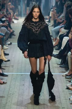 Boho Isabel Marant, Isabel Marant Aesthetic Outfit, Isabel Marant Boho Chic, Isabel Marant 2025, Rock Boho Style, Isabel Marant Summer, Isabel Marant Runway, Isabelle Marant, Isabel Marant Style