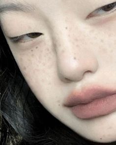 Asian Freckles, Body Reference Poses, Body Reference, Night Aesthetic, Portrait Inspiration, Pretty Makeup, Korean Makeup, Pretty Art