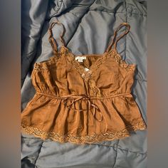 Nwt American Eagle Chocolate Brown Lacy Camisole. Size M. Smoke Free Home. Brown Tank Vest Top, Casual Lace Cami Crop Top, Chic Brown Cami Top, Brown Sleeveless Top With Lace Trim, Casual Tank Top With Lace Detail, Brown Spaghetti Strap Tops For Spring, Spring Brown Spaghetti Strap Tops, Chic Brown Cotton Tank Top, Brown Camisole Crop Top For Summer