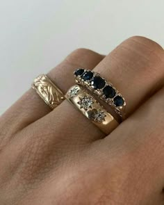 Sapphire Ring Stack, Vintage Ring Stack, Stacked Jewelry Rings, Vintage Rings Aesthetic, Stack Rings Gold, Vintage Eternity Ring, Styles Of Rings, Vintage Gold Ring, Rings Stack