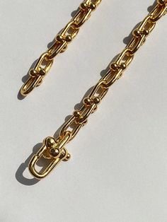 Collar de cadena barbada en latón dorado.
 Color del proveedor: Oro

 Longitud: 51cm Gold Bracelet Set, Nickel Free Jewelry, Curb Chain Necklace, Minimalist Bracelet, Silver Plated Jewelry, Gold Bracelet Chain, Statement Bracelet, Minimalist Necklace, Gorgeous Necklaces