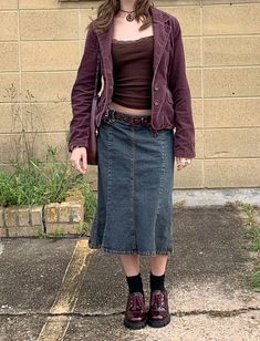 #denim #denimstyle #mididenimskirtoutfit #midi #skirtfashion #corduroy #brown #burgundy #outfits #outfitoftheday #style Aesthetic Dressy Outfits, Denim Autumn Outfit, Frazzled English Women Style, Fall Outfits Whimsigoth, 90s Denim Skirt Outfit, Corduroy Midi Skirt Outfit, Whimsigoth Outfits Fall, Brown And Denim Outfit, Thrift Inspo Outfits