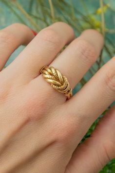 Latest Gold Ring Designs, Beautiful Gold Rings, Couple Ring Design, Unique Gold Jewelry Designs, Gold Jewelry Designs, Gold Finger Rings, Ring Jewellery Design, Modern Gold Jewelry