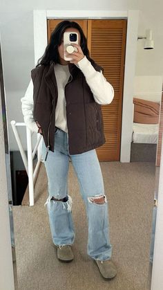 Fall 2024 Fashion Trends College, Midsize Fall Outfits Casual, Young Mom Style Outfits, Outfits For Moms In 20s, Basic Womens Outfit, Apple Hill Outfit, Winter In Texas Outfits, Fall Outfits Inspo 2024, Cool Winter Outfits For Women