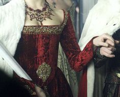 House Lannister Fashion, Medieval Princess Aesthetic, Medieval Lovers, Lannister Fashion, Cersei Lannister Aesthetic, Asoiaf Fashion, Lannister Aesthetic, Emma Darcy, Chapter Titles