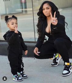 Cute Mommy And Daughter Outfits, Mother Daughter Outfits Black, Mommy And Daughter Outfits, Brooke Valentine, Natural Hair Fashion, Mum And Daughter Matching, Mommy Daughter Photography, Matching Mommy Daughter Outfits, Matching Mommy Daughter