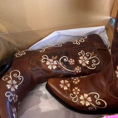 Brand New Leather Boots Never Worn Country Boots Women, Cool Cowboy Boots, Cowgirl Boots For Women, Lovely Wallpapers, Wedding Cowboy Boots, Cute Cowgirl Boots, Womens Cowgirl Boots, Vintage Cowboy Boots, Swift Tour