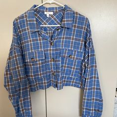 Size Medium, Oversized Could Easily Fit A Large! Lightweight Button Up Flannel Never Worn Oversized Plaid Collared Top, Casual Cropped Shirt With Pockets, Casual Cropped Shirt With Pockets For Fall, Oversized Flannel Tops With Pockets, Long Sleeve Cotton Cropped Shirt, Cotton Cropped Shirt With Pockets And Long Sleeves, Flannel Button-up Top With Pockets, Plaid Button-up Top With Pockets, Oversized Plaid Top With Button Closure