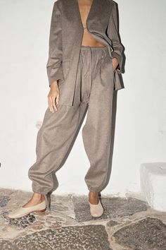 Oversized Pants Pants are fitted to waist or hips with an elastic comfortable band Adjustable wool band in the inside waist Adjustable wool band in the cuffs Triangular piece on sides Inseam pockets French seaming Colour: Taupe One size fits all. Model is 177cm /5 '9" 80% Virgin Wool 20% Alpaca (Italy)MADE IN SPAIN Oversized Pants, Wedding Guest Outfits, Kendo, Pleated Pants, Alpaca Wool, New Arrival Dress, Trousers Women, One Size Fits All, Alpaca