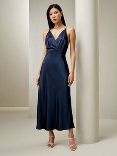 Make heads turn in this elegant silhouette. Rendered in a stunning blue hue, this maxi-length dress draws attention with its striking open low back that finishes with a feather pendant. This statement style can be perfectly paired with neutral heels. When hunting for the perfect party dress, sometimes the simpler (and silkier!), the better. Especially during the holiday season, when it might be tempting to wear your most out-there pieces, consider a silk dress for its timeless appeal and effortless festivity. Lily Silk, Women Silk Dress, Spring Summer Capsule Wardrobe, Neutral Heels, Silk Clothes, Professional Wear, Halter Midi Dress, Summer Capsule Wardrobe, Dress Drawing