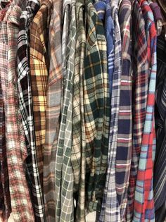 Button up flannel shirt, vintage grunge 90s flannel shirt, plaid flannel shirt. This listing is for a long sleeve flannel shirt like the ones pictured. Tell us your size and color preference & we’ll send you an authentic vintage, soft flannel button up shirt. We cannot guarantee specific ones from the picture, but it will be similar. If you do see one you love, just ask & if we still have it I will send it :) Range of sizes & colors. Specify S, M, L and main color preference (blue, Plaid Flannel Outfit, Grunge Flannel Shirt, 90s Flannel, Grunge Flannel, Flannel Outfit, Flannel Outfits, Grunge 90s, Plaid Shirts, Flannel Shirts