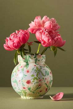 This bulbous stoneware vase features handpainted botanicals as beautiful as the blooms it's meant to house. | Sylvia Handpainted Floral Vase by Anthropologie Entry Way Kitchen, Indoor Plants Pots, Galentines Brunch, Spring Vases, Stuff For House, Sf Apartment, Table Centerpieces For Home, Vase Ideas, Rose Vine