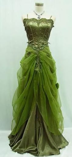 Masquerade Ball Dresses, Green Evening Gowns, Prom Dress Inspo, Satin Evening Dresses, Beaded Prom Dress, Prom Dress Inspiration, فستان سهرة, Skirt Maxi, Green With Envy