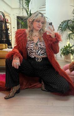 Edgy 80s Fashion, 70s Rock Clothes, Female Glam Rock, Glam Rock Winter Outfit, Plus Size Glam Rock Outfit, Glam Rock Inspired Outfit, 1980s Fashion Grunge, 70s Rock And Roll Fashion, Glam Rock Plus Size