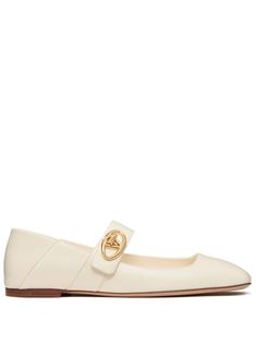 ivory white calf leather/lambskin VLogo Signature square toe side touch-strap fastening branded insole flat sole Prada Flats, Mary Jane Ballet Flats, Valentino Garavani Shoes, Devil Wears Prada, Ballerina Shoes, Pumps Shoes, Designer Heels, Ivory White, Look Chic