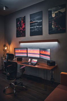 clean desk setup with triple monitor wall mount Home Office Layouts, Editing Suite, Modern Home Offices, Home Studio Setup, Bedroom Setup, Gaming Room Setup, Studio Room, Gamer Room, Home Cinema