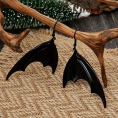 Embrace the mysterious allure of nocturnal creatures with these striking Halloween Black Bat Earrings. These gothic-inspired dangle earrings are perfect for making a bold statement at your next Halloween party or for adding a touch of dark glamour to your everyday ensemble. With their intricate design and attention to detail, these bat earrings will effortlessly soar above your other fashion accessories, capturing the essence of the night and showcasing your unique style. Why You'll Love It Cree Goth Friends, Halloween Costume Jewelry, Makeup Crafts, Hanging Bat, 90s Jewelry, Halloween Fest, Bat Earrings, Halloween Gothic, Wings Design