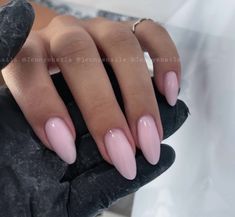 Almond Shaped Nails Natural Color, Almond Nails American Tip, Chic Pink Nails, Almond Nails Milky Pink, Classy Short Almond Nails Ideas, Pink Nude Nails Almond, Off Pink Nails, Best Acrylic Nails Almond, Almond Nail Styles