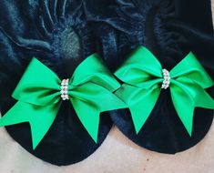 Shoe covers with bow > pick your 1 bow color Don't see what you want? Message us & we will make it happen.     Bow is detachable for easy cleaning. Hand wash & hang dry shoe covers. Do not wash bows.  Spot clean bow if necessary.    You can also change your bows to match the holidays or cute outfits.  These covers save the day when you need to run in & out of the studio.  Keep those shoes clean!  Size small- please refer to the shoe chart.  For bigger sizes please find the correct listing.   Thank you for shopping with us. Message us anytime to ensure the perfect order. Items are packaged perfectly from our doors to yours 📦 Cheer Shoe Covers, Shoe Chart, Cleaning Items, Cheer Dance, Star Shoes, Shoe Insoles, Shoe Covers, Clean Shoes, Save The Day