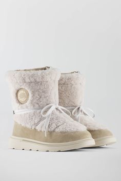 The Demma Shearling Puffer Boot is an insulated boot that delivers lightweight warmth in an all-over shearling boot. Destined for après activities and city sidewalks, the Demma is available in a neutral palette to accentuate the textures and three sets of laces for ultimate versatility. Canada Goose Boots, Winter Insulated Shearling Boots, White Sheepskin Boots For Winter, White Sheepskin Winter Boots, Winter Boots With Plush Lining And Shearling, Winter White Sheepskin Boots, Monochromatic Minimalist, Winter Walk, Shearling Boots