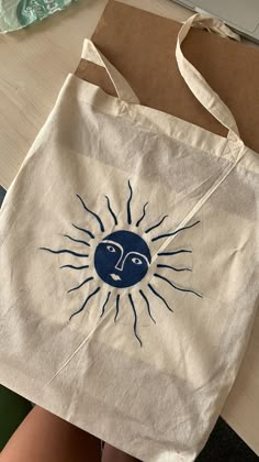 Tote Bag Designs Paint, Tote Bag Design Painting, Eco Bag Design Ideas, Painted Tote Bag Aesthetic, Tote Bag Design Paint, Diy Painted Tote Bag, Tote Bag Inspo Paint, Painting Tote Bag Ideas, Ecobag Design Ideas